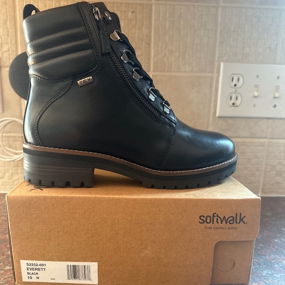 Black Boots - Picture 1 of 2